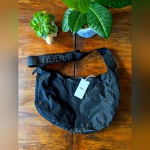 BAGGU Medium Crescent in Black